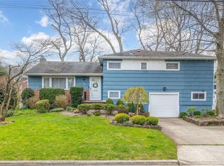 117 Ernest St, Massapequa, NY 11758