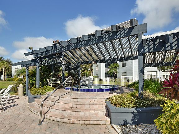 2nd image of 3686 Southpointe Dr