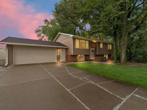 936 Shagbark Dr, Nevada, IA 50201