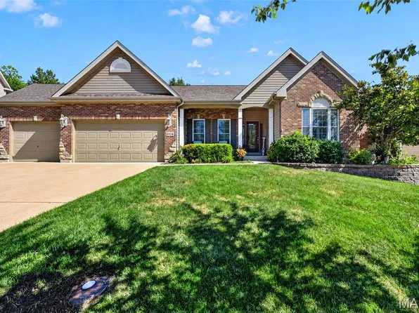 3116 Brook Hollow Dr, O'Fallon, MO 63366