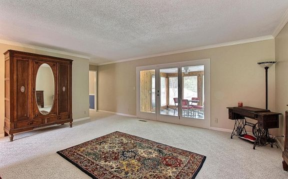 3rd image of 1009 Radcliffe Ave
