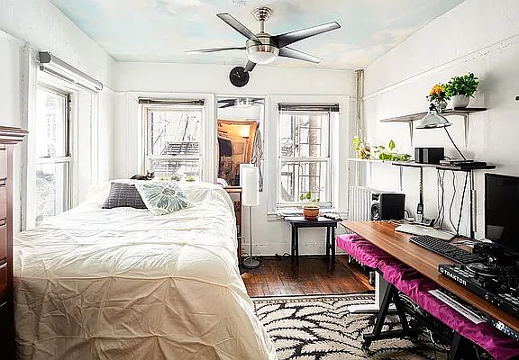 5th image of 427 E 6th St APT 2R