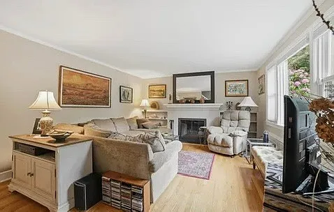 65 W Park Ave — Photo 28