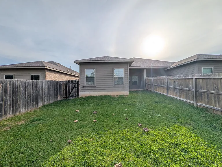 1243 Old FM 306 — Photo 16