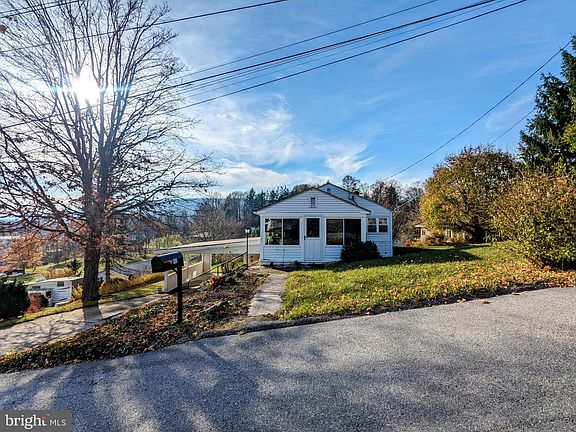 3rd image of 117 Cedar Ln