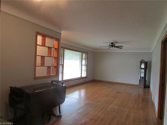 3rd image of 7580 Selwick Dr