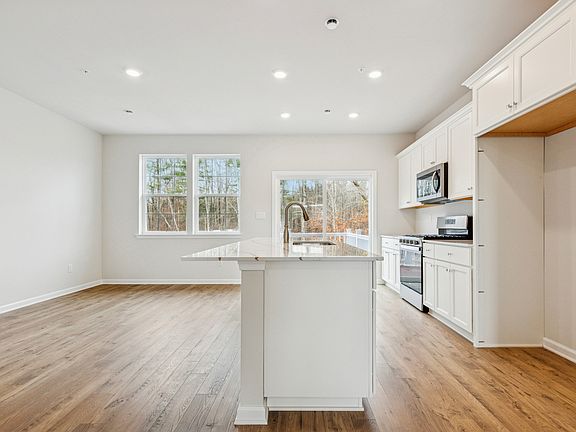 4th image of 162 Bell Ct