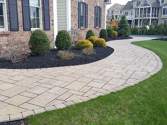 3rd image of 33 Turning Leaf Dr