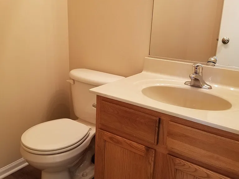 1126 Clover Dr — Photo 8