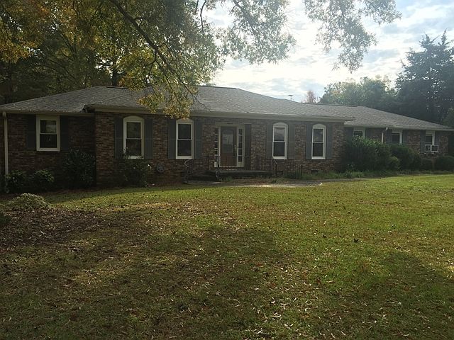 1st image of 102 Essex Ct