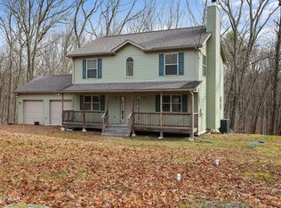 106 Falling Brook Dr, Hawley, PA 18428