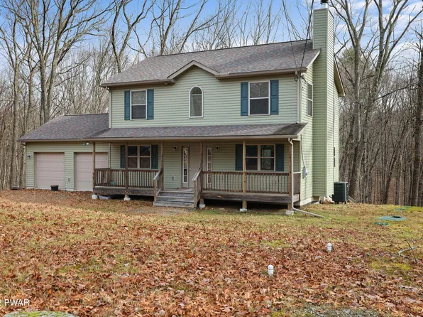 106 Falling Brook Dr, Hawley, PA 18428