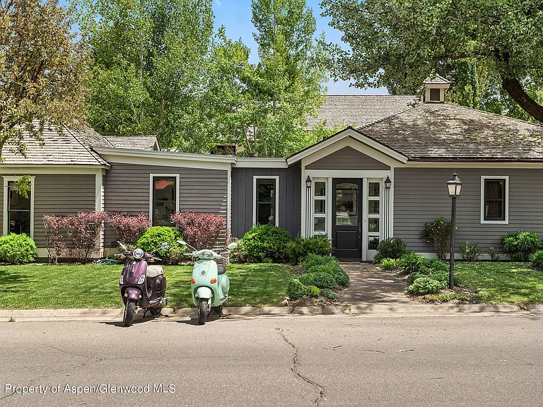 533 W Francis St — Photo 26