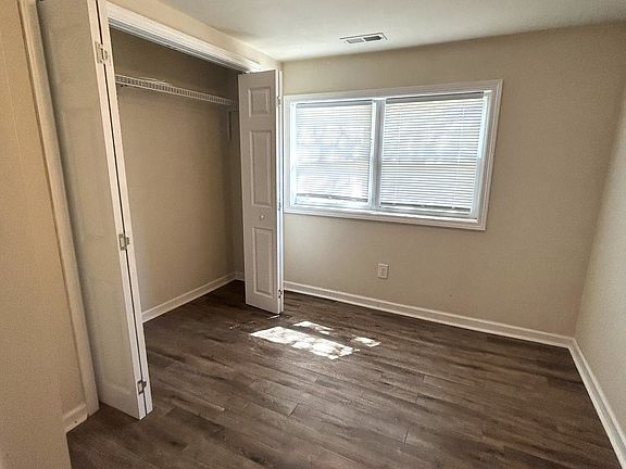 2nd image of 2405 Bay St