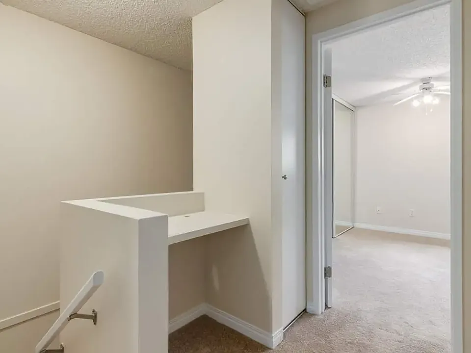 1 Hyndman Cres NW