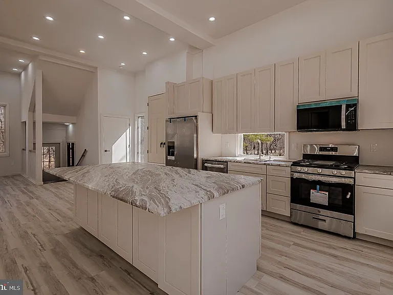 242 Hollow Rd — Photo 9