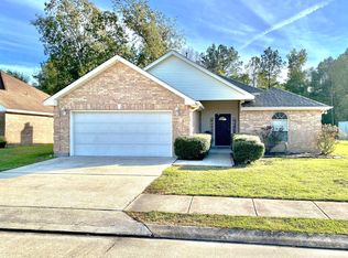 1465 Elizabeth Stone Dr, Bridge City, TX 77611