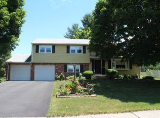 12 Meadow View Dr, Wethersfield, CT 06109