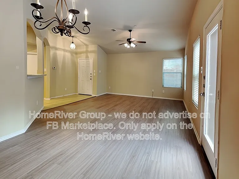 1127 Sophia St — Photo 3