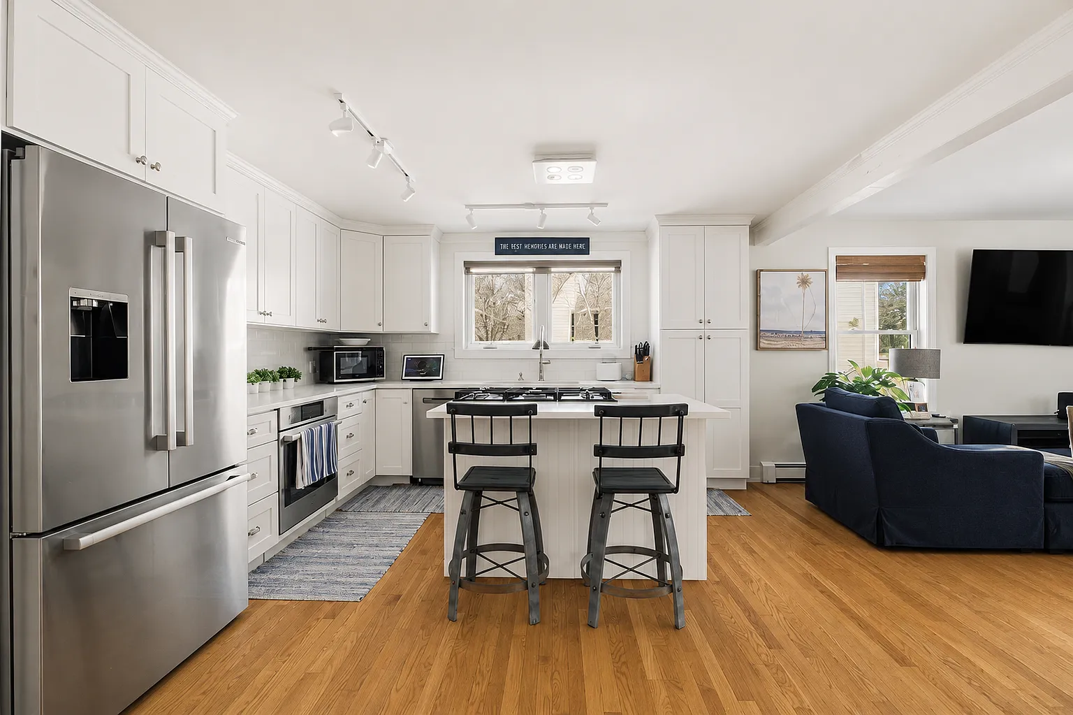3 bed, 1764 sqft, $3,650 — Photo 2