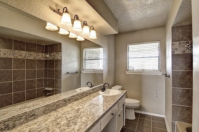 928 SW 11th St — Photo 13