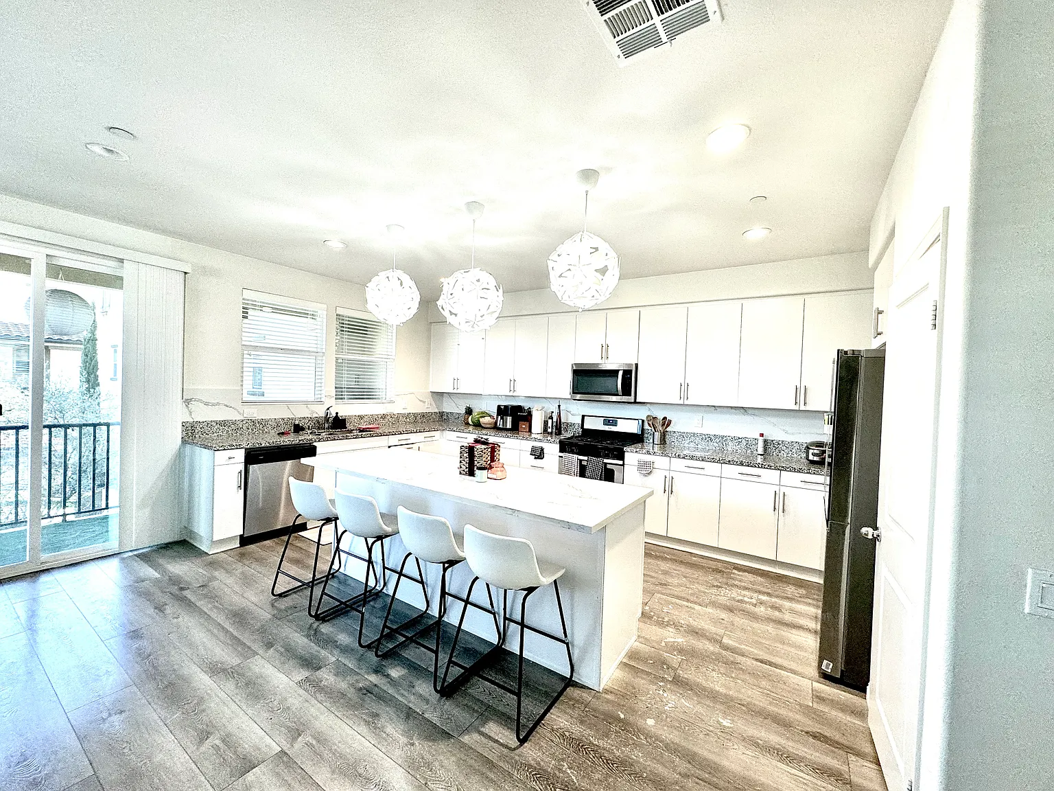 4 bed, 3.5 bath, 2129 sqft, $4,800 — Photo 4