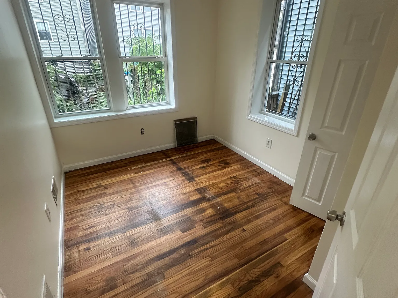 4 bed, 1.5 bath, $2,500 — Photo 2