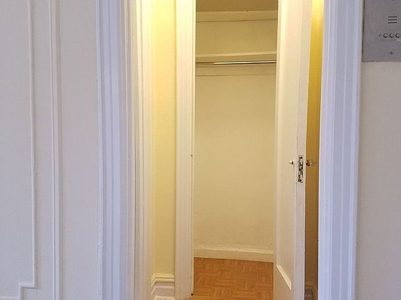 5th image of 4115 45th St APT 6C