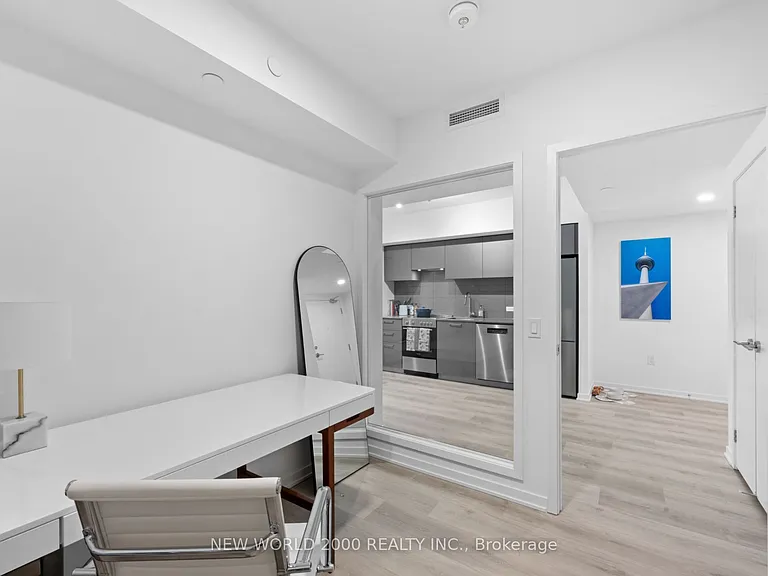 101 Roehampton Ave #411 — Photo 7