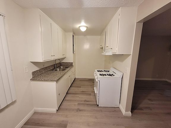4th image of 14696 Rayen St