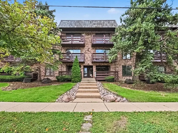 1815 Oakton St APT 1A, Park Ridge, IL 60068