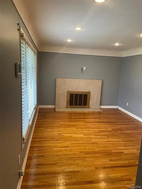 3 bed, 1100 sqft, $2,000 — Photo 3