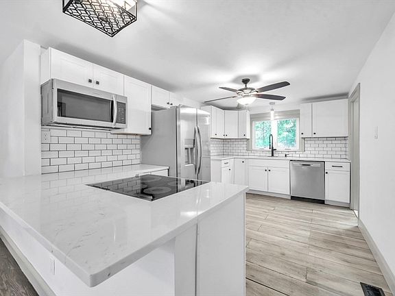 3rd image of 1962 Allen St