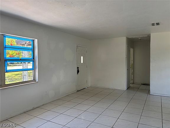 3rd image of 3977 Seminole Ave