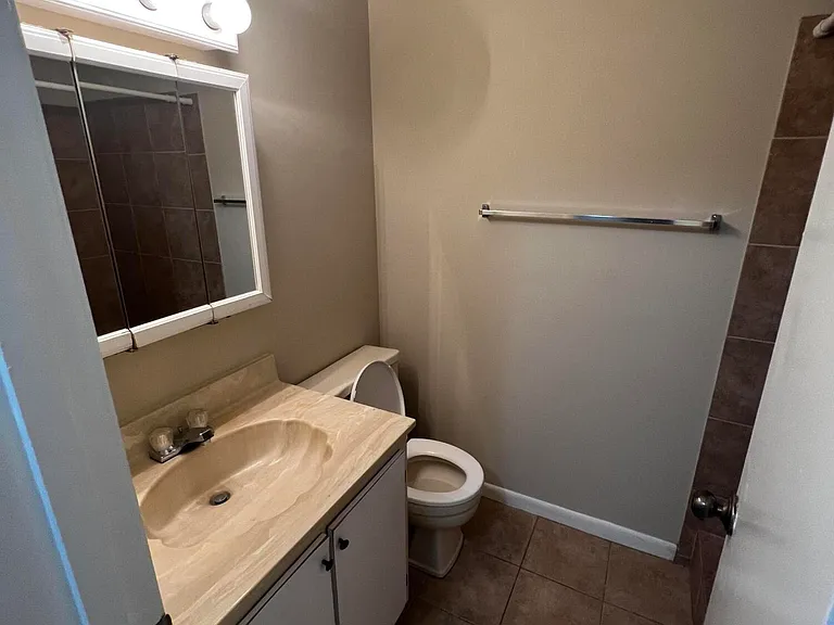 4215 S 57th Ave #E — Photo 10