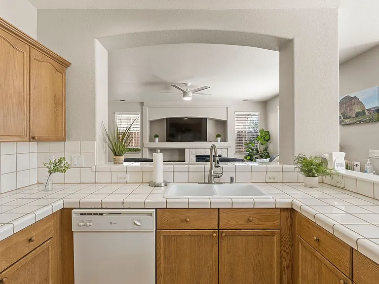 10640 Arbor Way — Photo 4