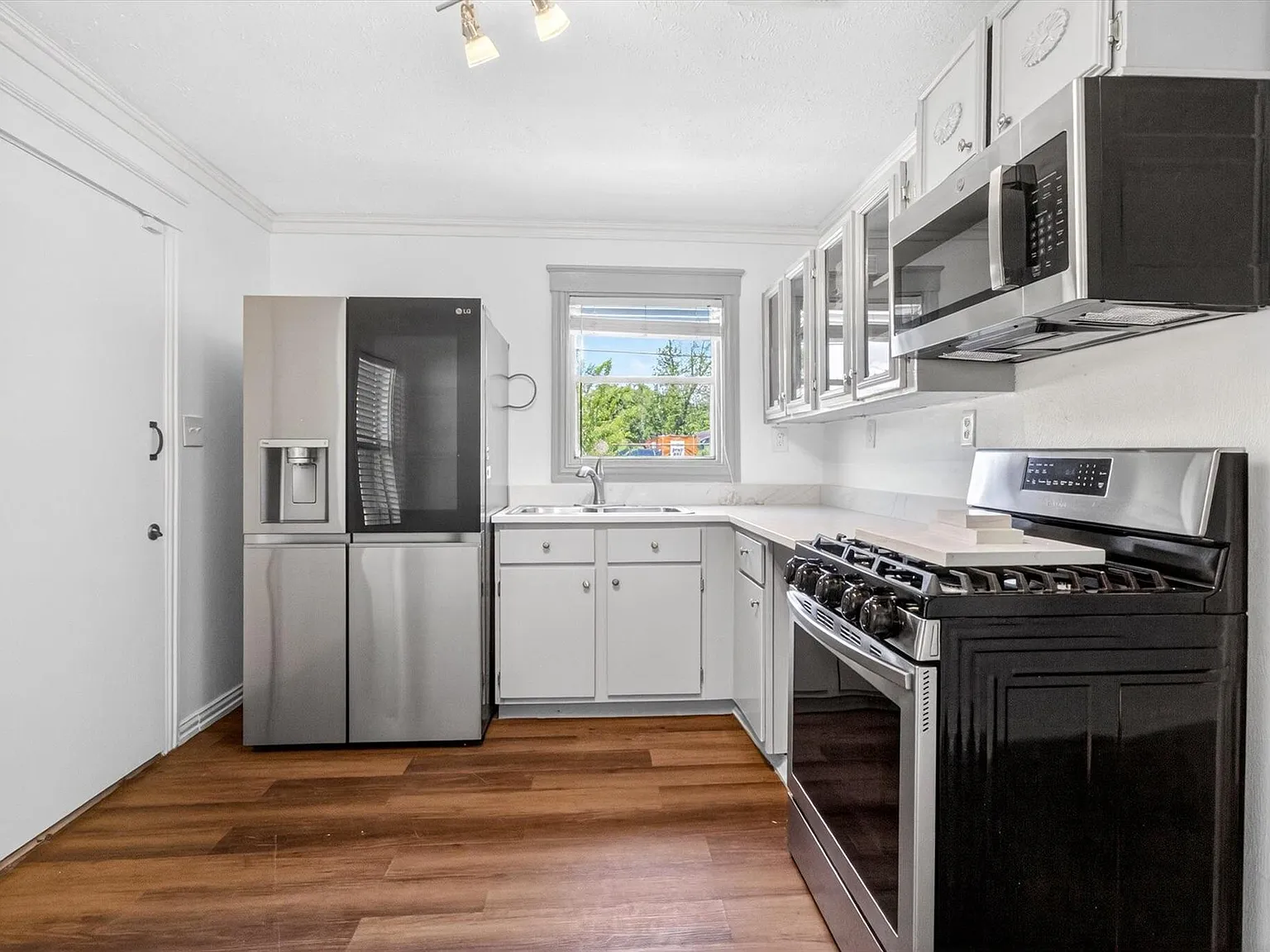 3 bed, 1.0 bath, 1080 sqft, $1,500 — Photo 4