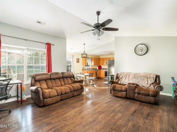 5035 Cattail Ln, Corryton, TN 37721