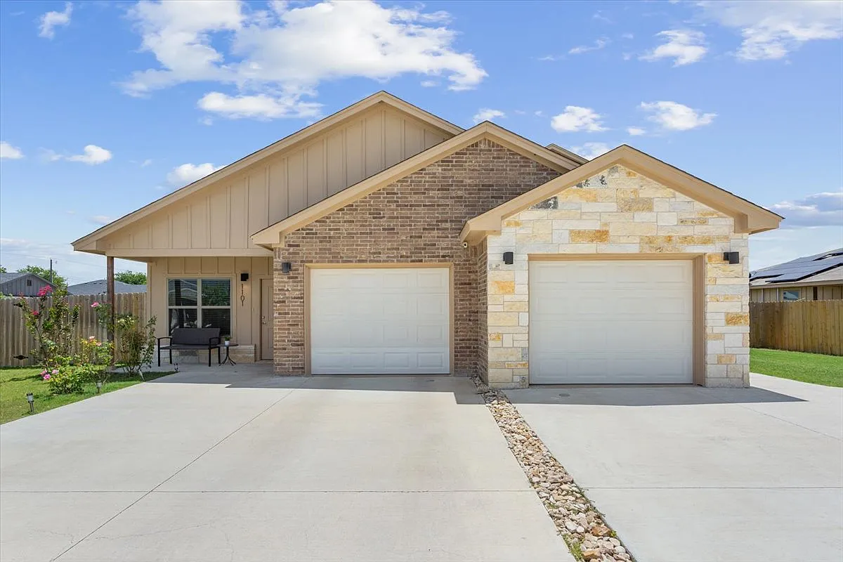 3 bed, 1269 sqft, $1,375 — Photo 1