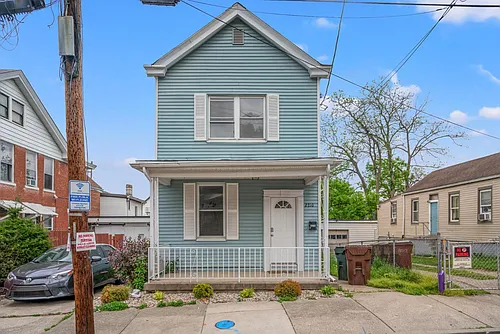 2210 Busse St Photo 1