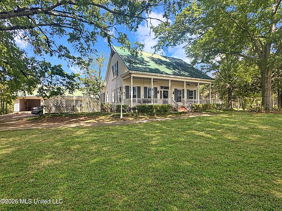 2nd image of 513 Harmony Rd