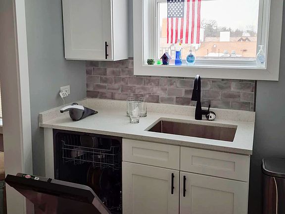 3rd image of 918 Green Bay Rd APT 2F
