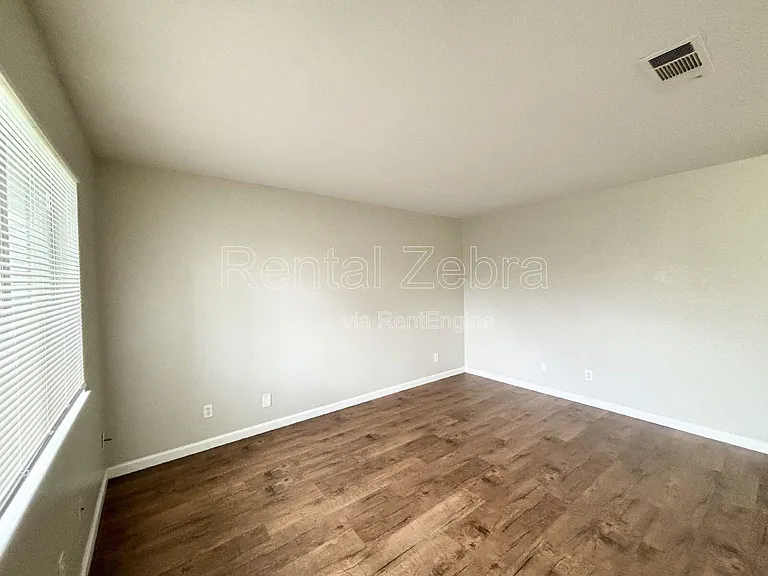 920 Vermont Ave — Photo 9