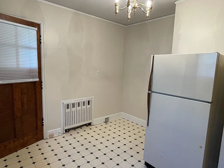 519 E Center St — Photo 11