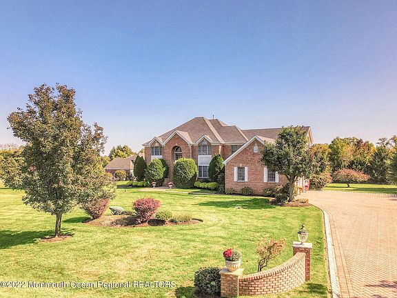 5th image of 7 Shady Tree Ln