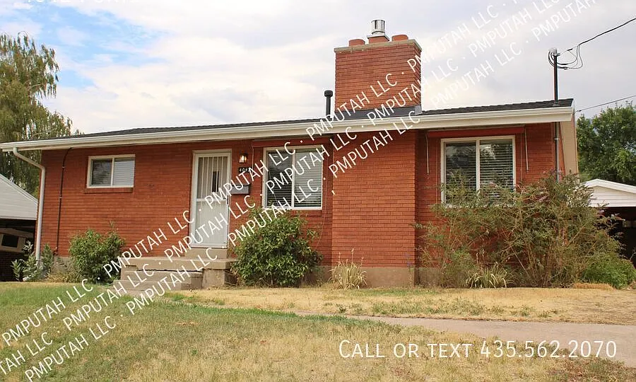 Cute, Comfy & Convenient Newly Remodelled Home 4-Bedroom Ogden Home — Photo 2