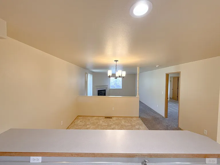 5542-5542 Glenridge Way — Photo 12