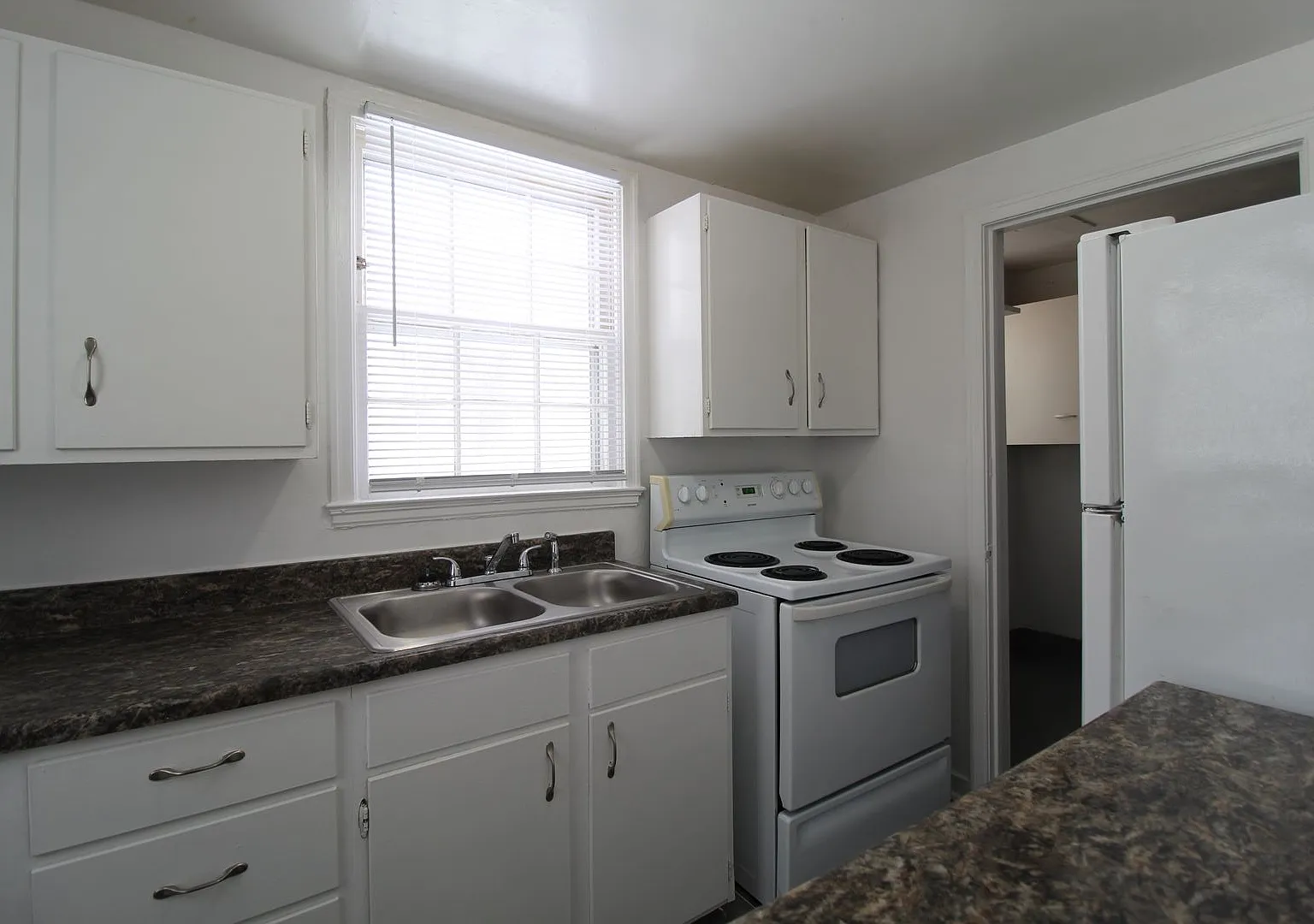 2 Bedroom Duplex in North Kansas City — Photo 4
