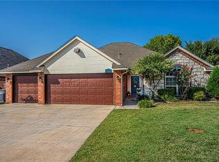 2409 SE 11th St, Moore, OK 73160