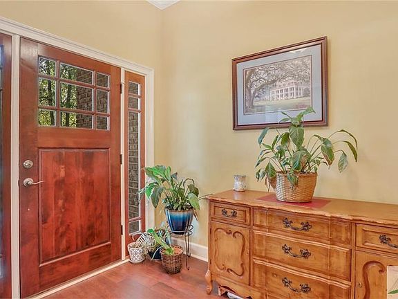 5th image of 306 Westminster Dr